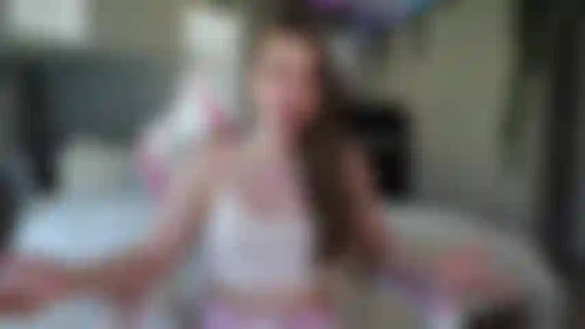 Puta destructora de hogares.