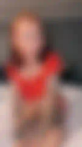 Entonces un pequeño strip tease, jugando con una vibra de la espalda inclinada!