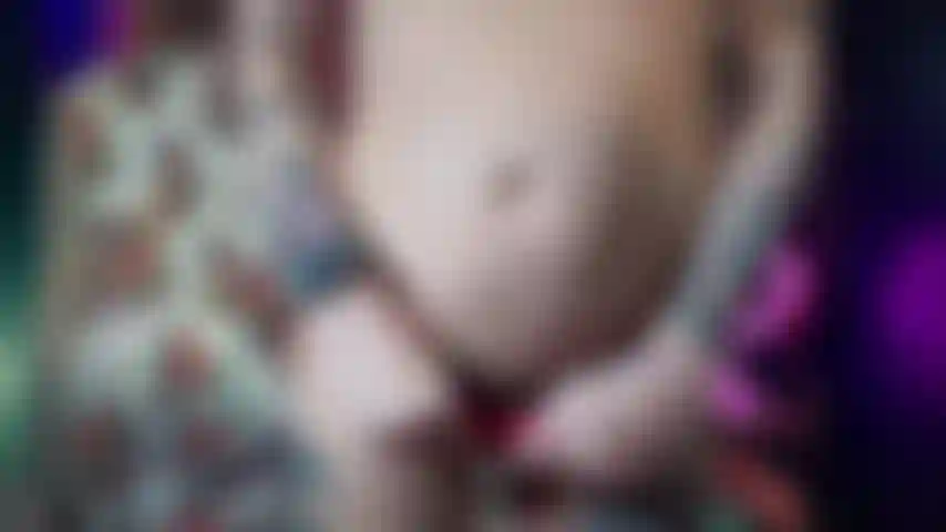 Mueve mis bragas y fóllame bien.