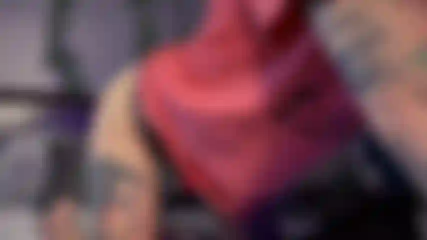 Déjame correrme en tu cara mientras mi marido no está.