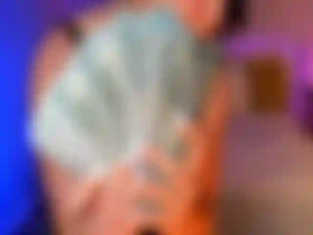 Baile de stripper en la cama en un programa grabado en efectivo de $ 7,500.
