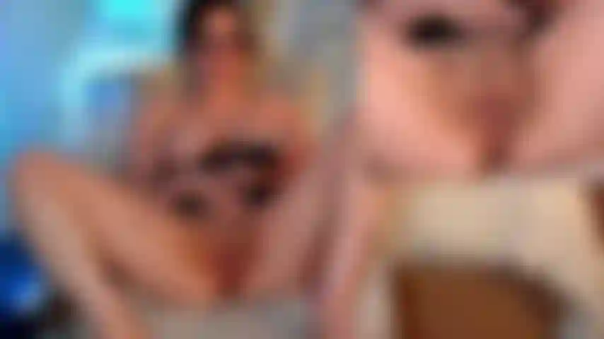 Este juguete de cristal hace que mi coño esté tan húmedo como se muestra grabado.