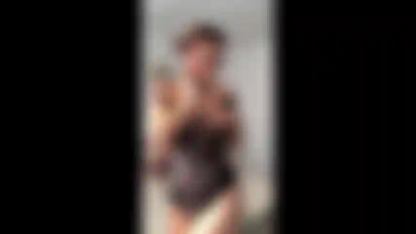 ¡Mi perfecto coñito peludo te volverá loco!