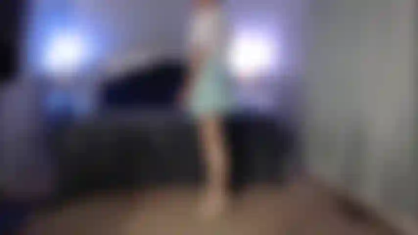 Juego de coño dominante y paja con los pies.