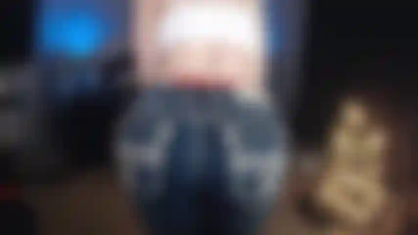 Buttplug en jeans luego anal.