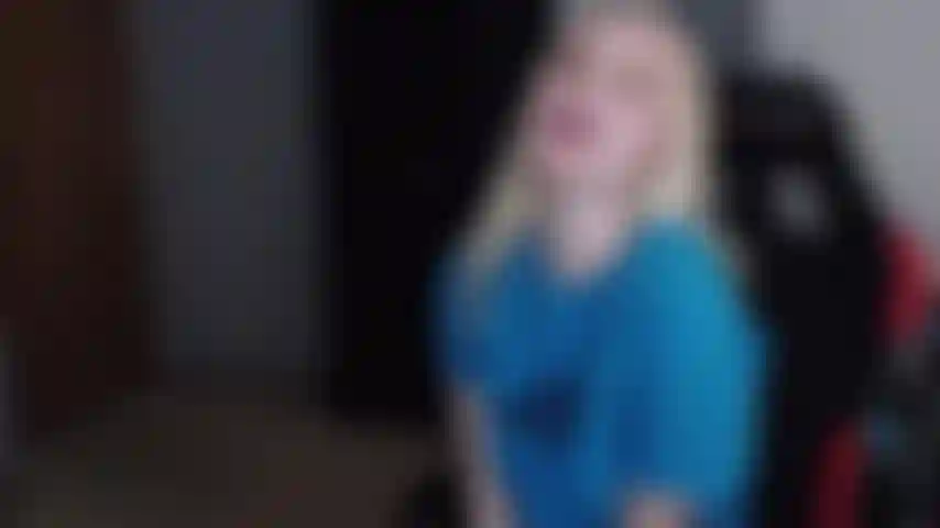 Video personalizado hecho para gilbert. Hago planes para torturarlo, dejándolo encerrado desnudo afuera de la casa bajo el sol caliente mientras lo cornudo con mi novio chuck, masturbación al final del video.