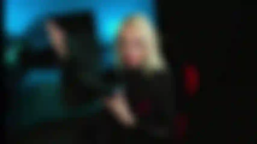 Adoración de botas, instrucción para lamer y chupar talones.