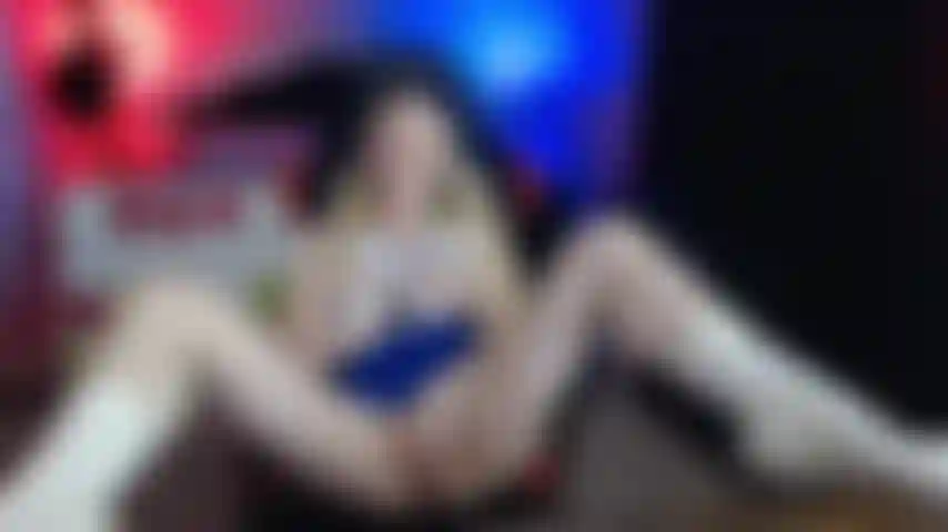 Cheerleader se burla de ti en castidad.