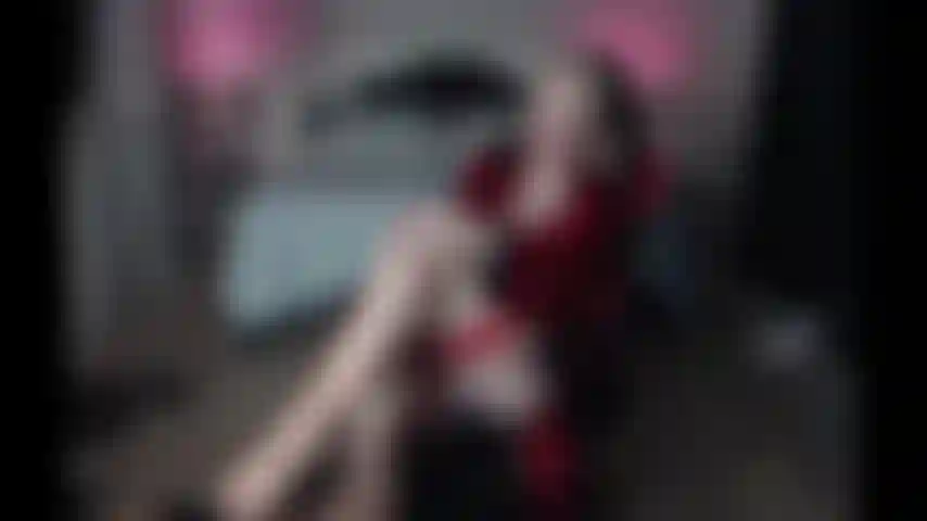 Alexa te hipnotiza y te folla con strap-on.