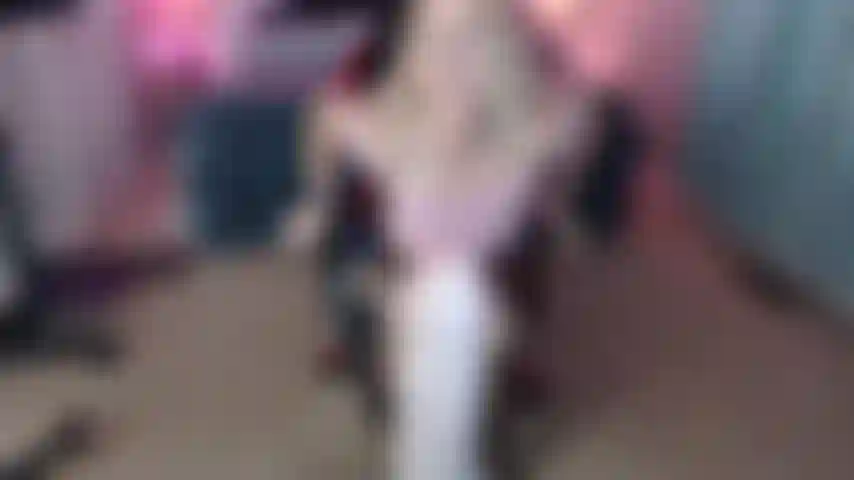 Footjob de pies cubiertos con medias!