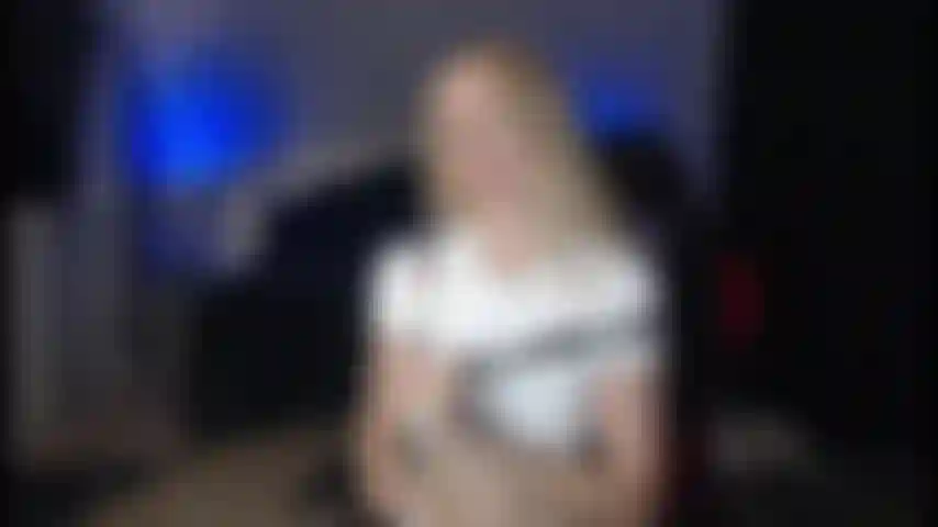 Sissy boy sean follada por mi bbc strapon y mi amigo trans, video personalizado hecho para sean.