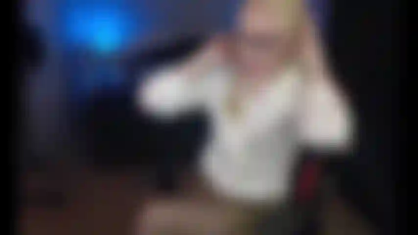 Fembot seducida por colega fembot.