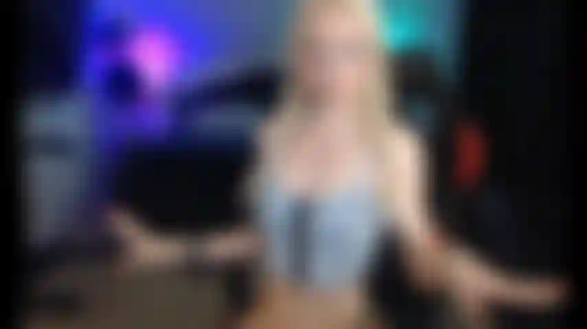 Entrenador personal te folla con arnés.