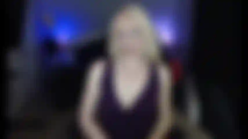 Dulce muñequita sexual.