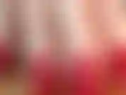 Largas, perfectamente cuidadas, uñas rojas. En el momento en que los ves, te enciendes instantáneamente. Te encanta como se ven. Te las quieres imaginar enroscadas alrededor de tu polla.