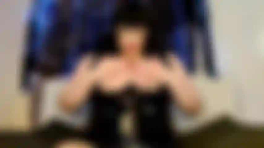 Nunca me follarás las tetas.