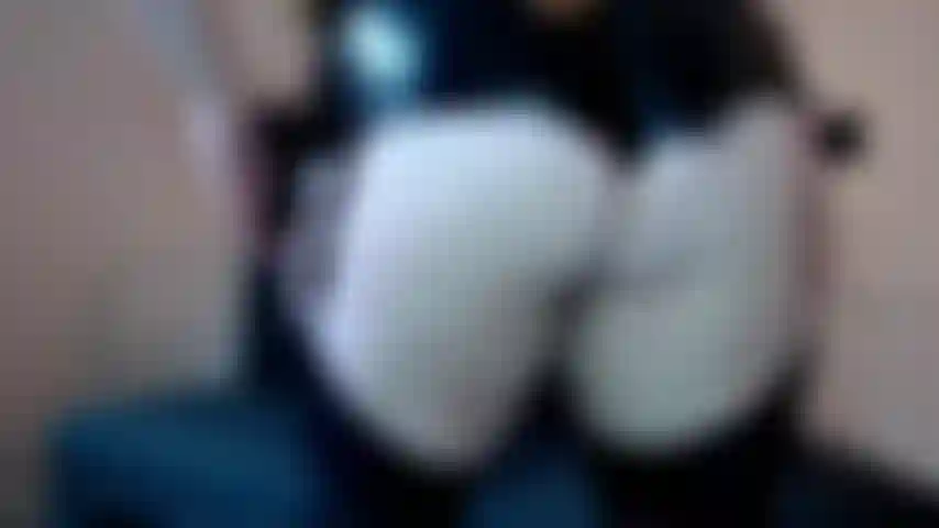 Mi trasero grande, redondo y color melocotón. Te vuelve loco. En el momento en que lo miras, te pones duro al instante. Harías cualquier cosa solo por extender la mano y tocarlo. Siempre te gobernará!