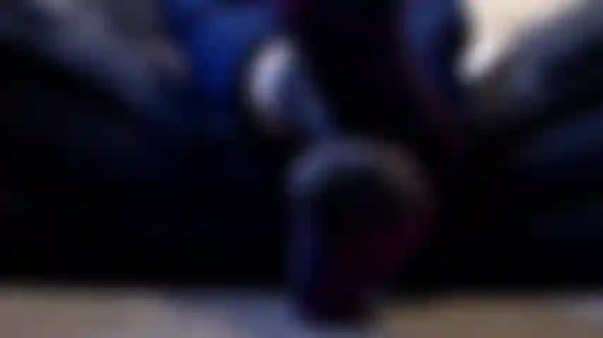 Juego silencioso con calcetines sudorosos.