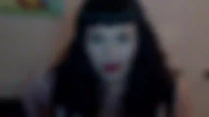 Alguna vez has tenido celos de un objeto inanimado, acurrucado allí cómodamente entre mis senos de 40 dd? Soy tan cruel por hacerte esto cuando estás toda encerrada. Pero disfruto haciendo lo que amo!