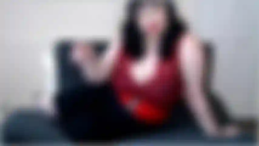 Saca tu polla, ponte dura y acaricia a miss deviant. Pero ten cuidado, tu placer llegará con entrega total!