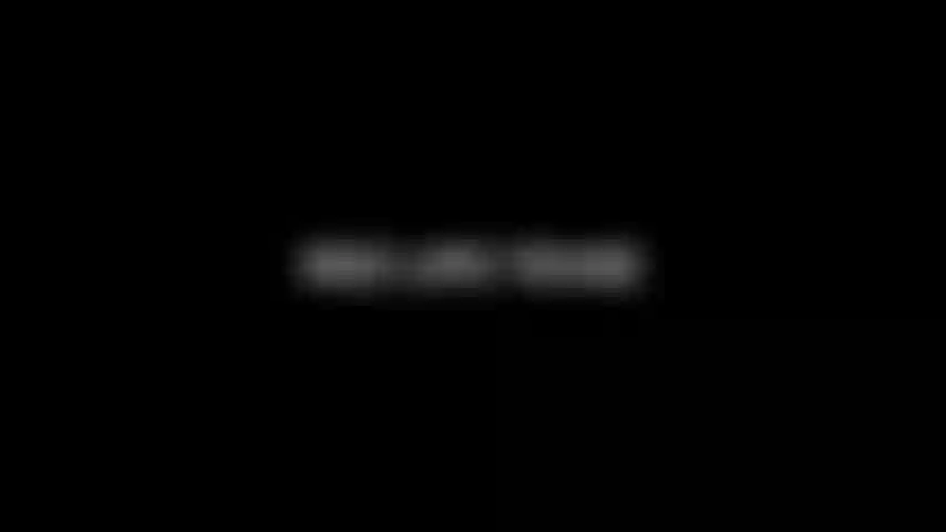 Quiero que mires fijamente mis hermosos labios carnosos, rojos y brillantes. Solo mira y obedece mis instrucciones. Y entonces sucederá algo muy especial. Podré leer tus pensamientos. Así es. Señor.