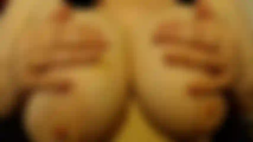 Adicta a las tetas grandes.