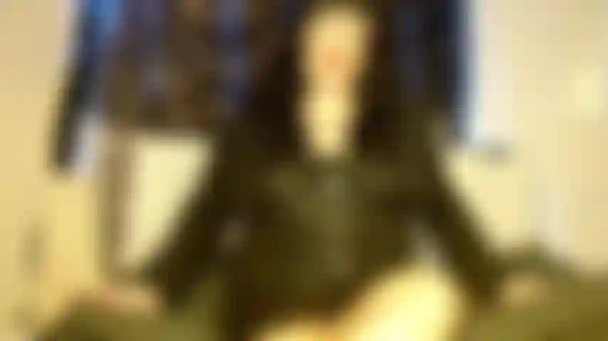 Demasiado inútil para seguir casada.