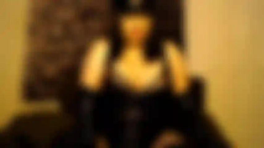 Lamentable perra sin púbico.