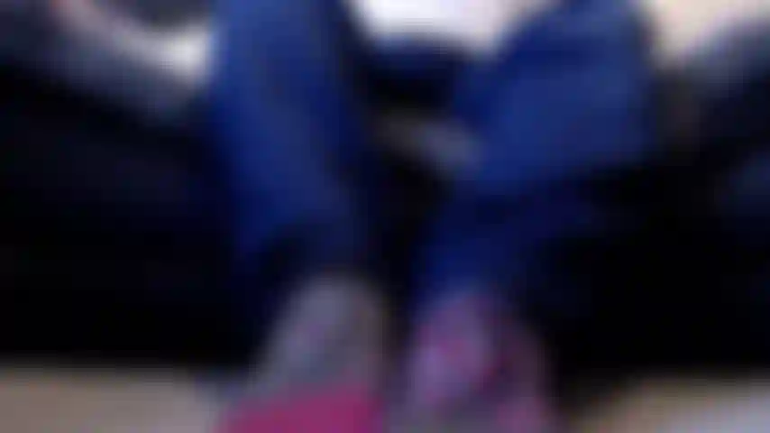 Adicta a los calcetines y los pies sudorosos.