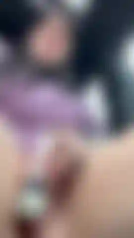 Masturbación de juguete de coche gótico caliente.