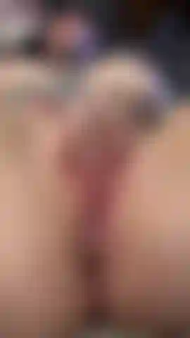 Masturbación con los dedos totalmente desnuda con orgasmos múltiples.