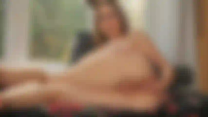 Orgasmo con plug anal de cola de ardilla.
