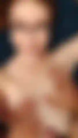 B/g aceite entre tetas + corrida en las tetas.