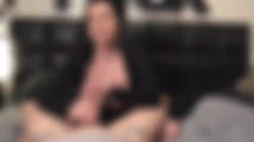 Usando una polla real para acariciar, te doy las mejores instrucciones para masturbarte con una cuenta regresiva de semen al final para drenar esas bolas por mí.