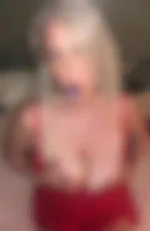 Señorita luna frotando su hermoso coñito mojado para ti.