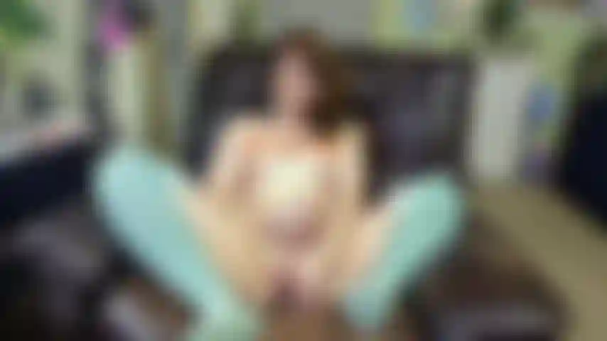 Pajeándome hasta el orgasmo con un plug.