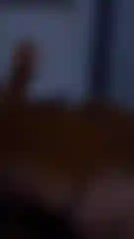 Deleito mi cuerpo con sabores oscuros y amargos.