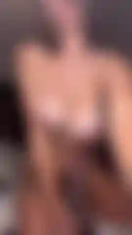 Mírame rociar leche por todo mi dildo bbc y dejar que me folle los pechos.