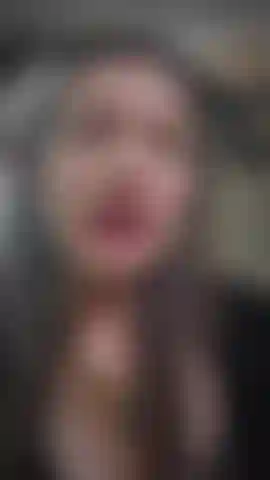 Vampiresa súcubo, boca y lengua provocativas