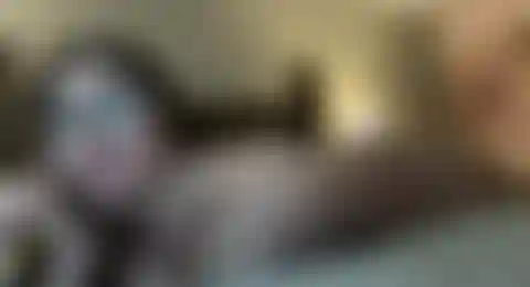 Moliendo clítoris para hacer porno de tríos.