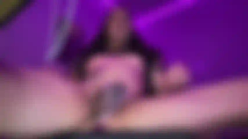 Show privado de semen dorado.