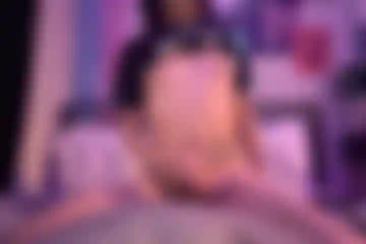 Corriéndome en mi almohada.