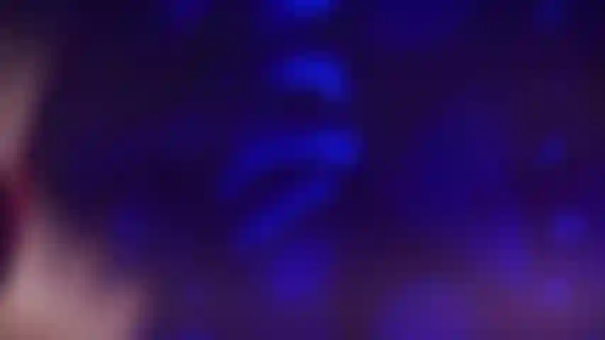 Soy una mujer sexy voluptuosa con curvas explosivas pero mantente alerta, puedo ser peligrosa para ti :).