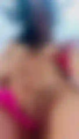Dedos en mi coño rosado.