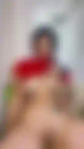 Juego con el consolador.