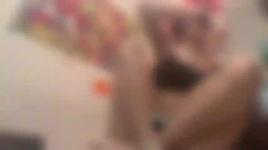 Hands on your knees 💋