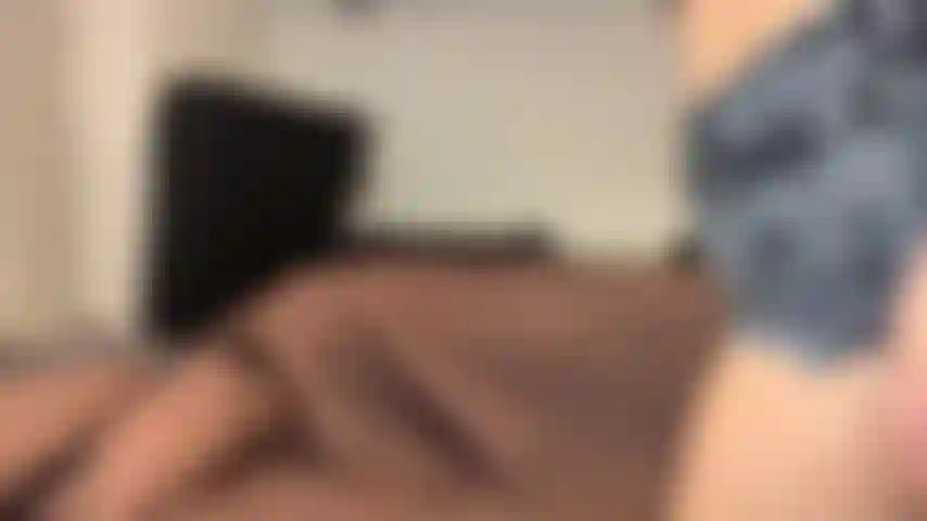 Desnuda provocando antes de jugar;).