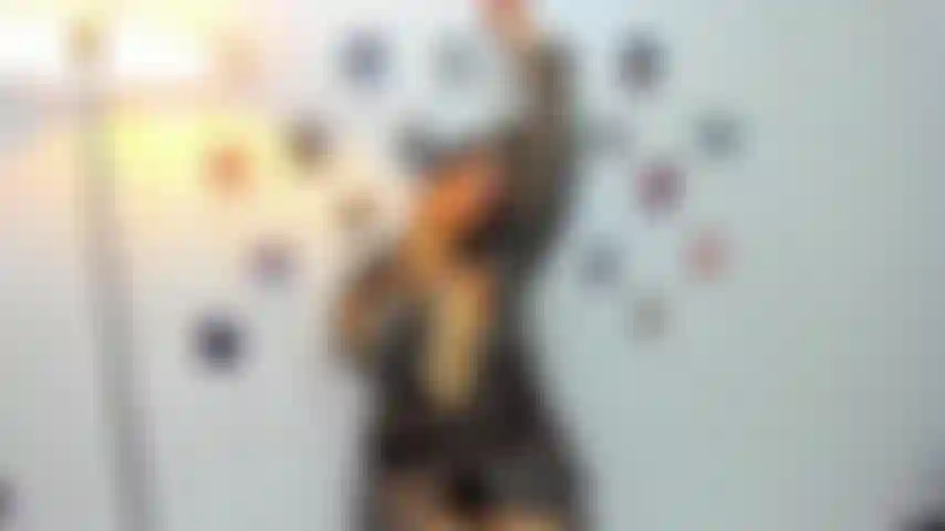 Juego las tetas con placer en mis pezones, uso todos mis juguetes para ti( . )( . ).