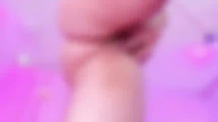 Estoy temblando, empapada y a segundos de correrme.