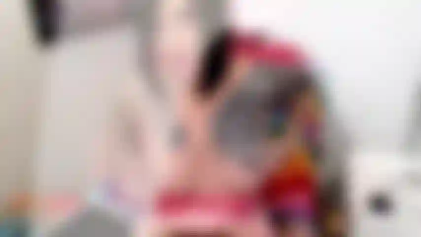 Haz que su polla de dama sea fuerte.